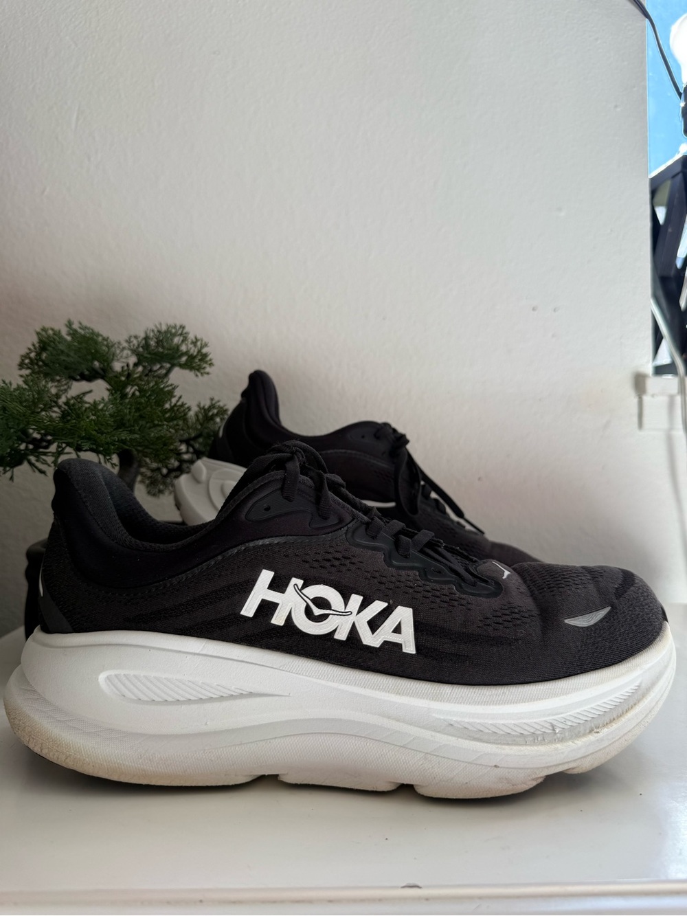 Hoka Bondi 9 men size 10.5 4E Black and White Men's Cushioned Running Shoes